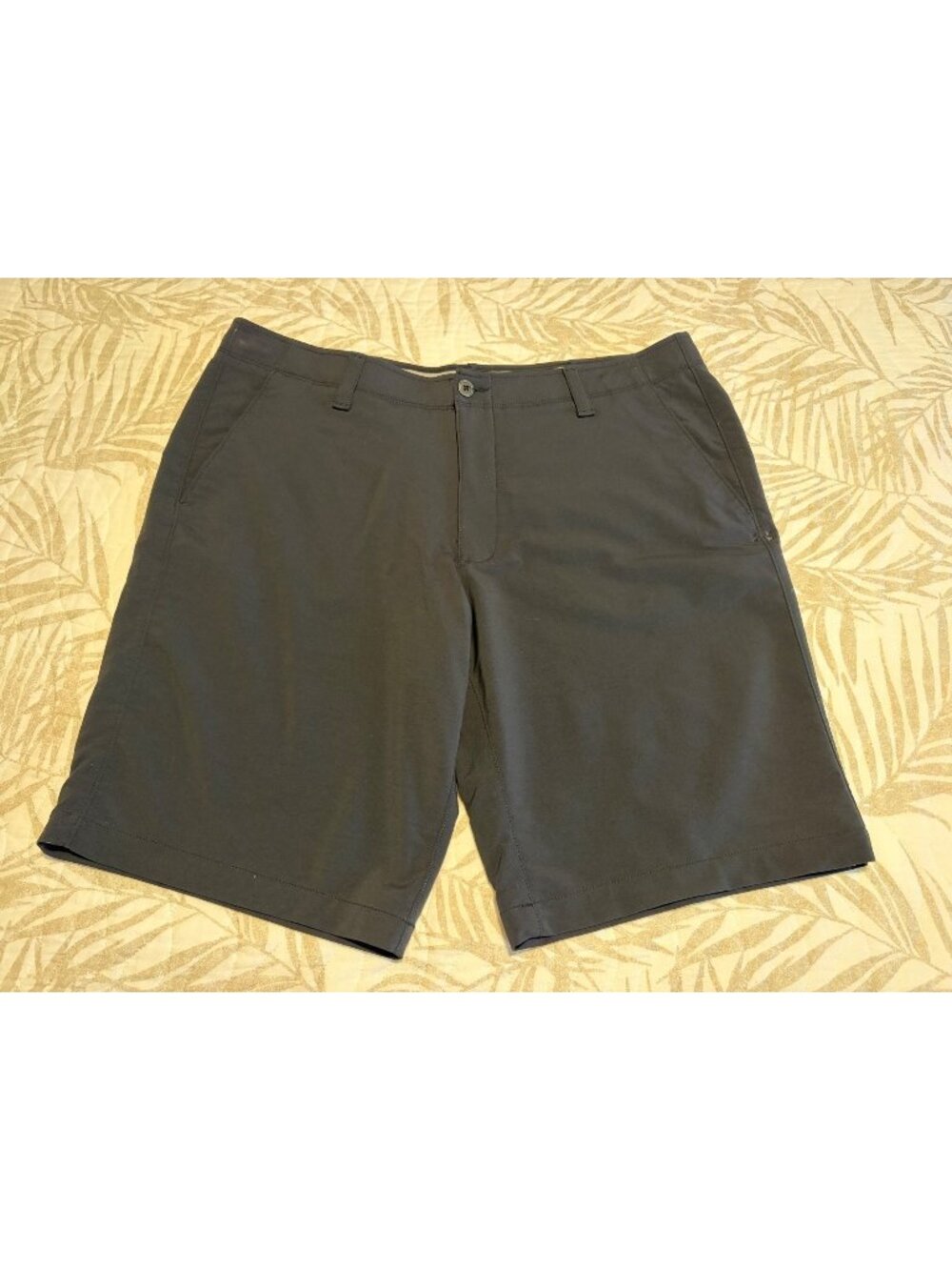 Under Armour Mens HeatGear Loose Fit Black Shorts Size 40 Nylon Blend